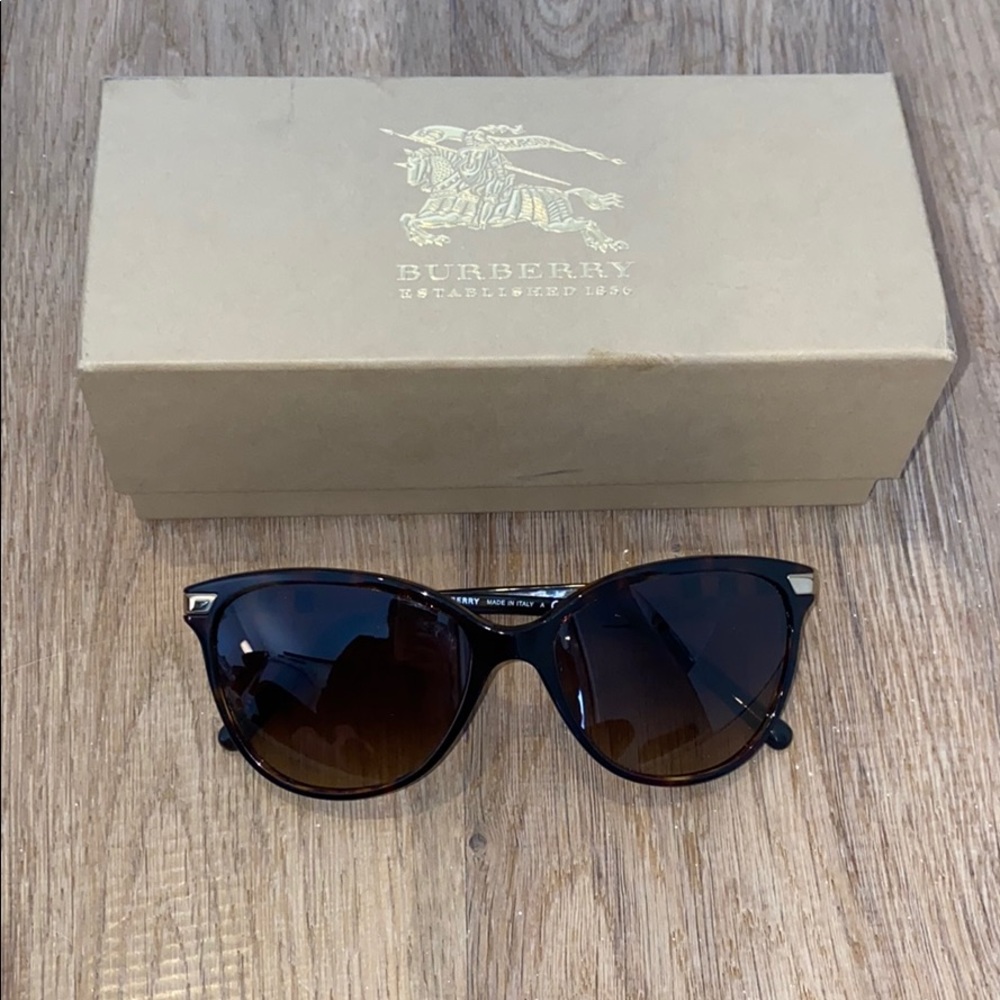 BURBERRY B4216 Sunglasses | BRAND NEW!